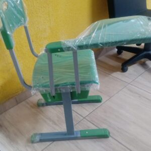 CARTEIRA ESCOLAR UNIVERSITÁRIA C/ PRANCHETA LATERLA BASE T